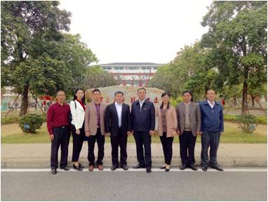 与清远市第一中学领导合影