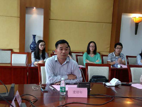 广东外语外贸大学思科信息学院党委副书记麦培年发言