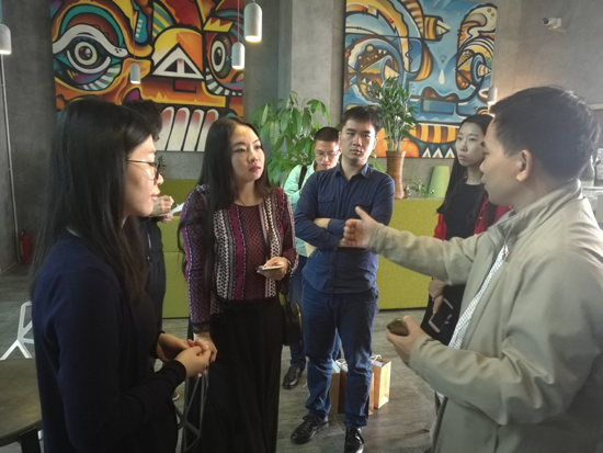 孵化中心负责人讲解孵化中心经营模式