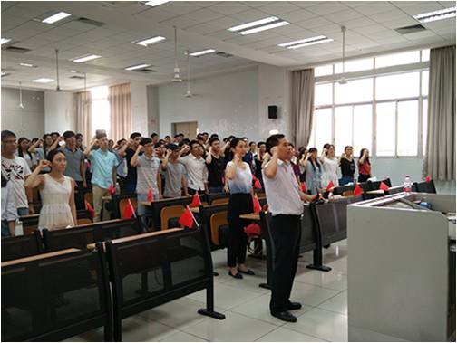 全体党员重温入党誓词暨预备党员入党宣誓仪式